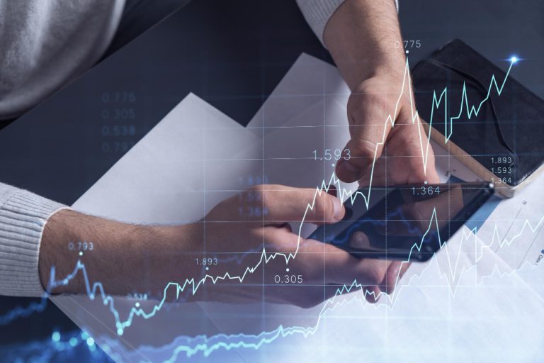 לקנות דירה להשקעה או לקנות מניות?